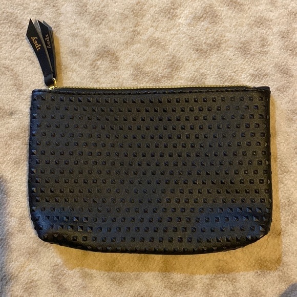 ipsy Handbags - TEXTURED Ipsy Glam Bag